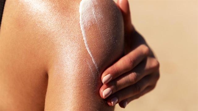 Αντηλιακά: Είναι αναγκαία μόνο στους ανοιχτόχρωμους;