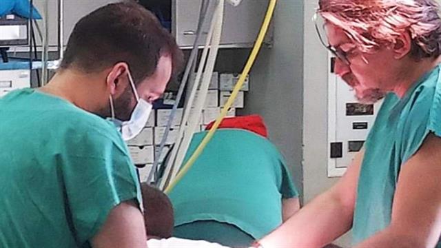 Εβγαλαν το βουλευτικό κοστούμι και φόρεσαν πάλι την ιατρική ποδιά