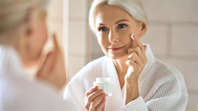 Φαρμακεία: Το καλοκαίρι έφερε αύξηση πωλήσεων σε καλλυντικά - είδη ομορφιάς