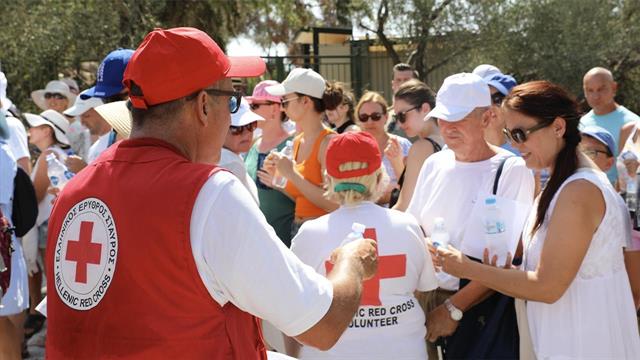 ΕΕΣ: Μεγάλη δράση ενημέρωσης των πολιτών για την ασφαλή κολύμβηση στο λιμάνι του Πειραιά