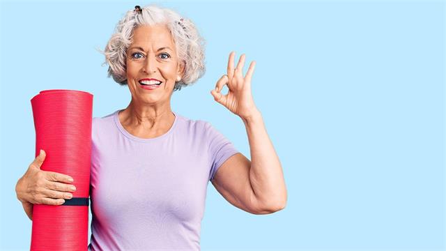 Η kundalini yoga είναι πιθανό να ωφελεί γυναίκες με κίνδυνο εμφάνισης Alzheimer [μελέτη]