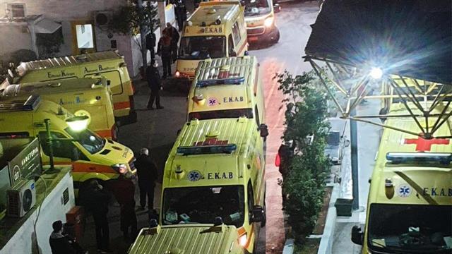 Σε ιδιωτικές εταιρείες εκχωρούν τα νοσοκομεία τις δευτερογενείς διακομιδές ασθενών