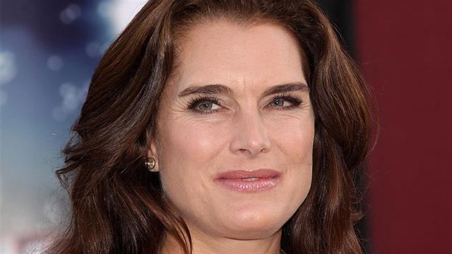 Brooke Shields: Ετοιμάζει βιβλίο για τα περήφανα γηρατειά
