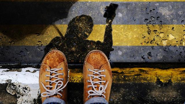 Μελέτη επιβεβαιώνει τον κίνδυνο του texting όταν κάποιος περπατά