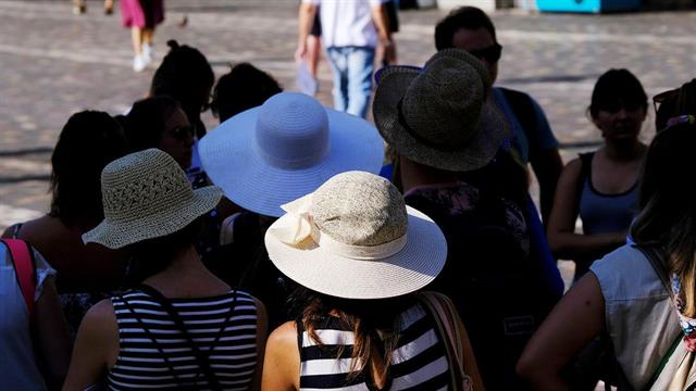 Πώς κινήθηκαν οι σκληροί δείκτες φέτος και πέρυσι το καλοκαίρι [πίνακας]