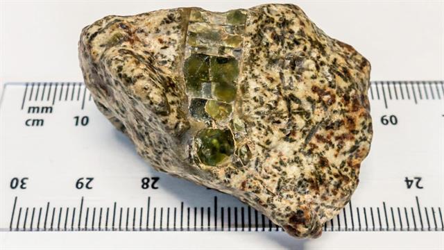 Διαστημικός βράχος ηλικίας 4,6 δισεκατομμυρίων ετών ρίχνει φως στο πρώιμο σύμπαν