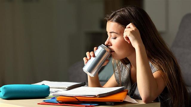ΗΠΑ: Αυξανόμενα επίπεδα καφεΐνης προκαλούν εκκλήσεις για απαγόρευση πώλησης ενεργειακών ποτών σε παιδιά
