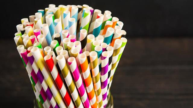 Θωμαΐδης για τα χάρτινα καλαμάκια: Ασφαλής η χρήση τους για 10 με 20 λεπτά