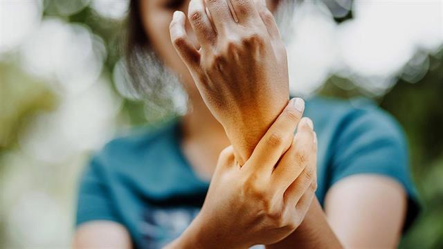 Ποια είναι τα πρώτα συμπτώματα της οστεοαρθρίτιδας