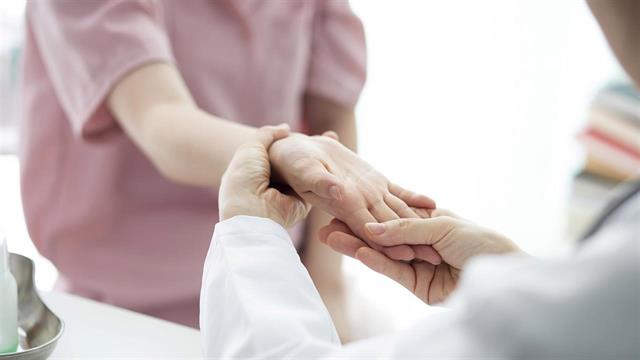 Αρθρίτιδα στα δάχτυλα: Όσα πρέπει να ξέρετε