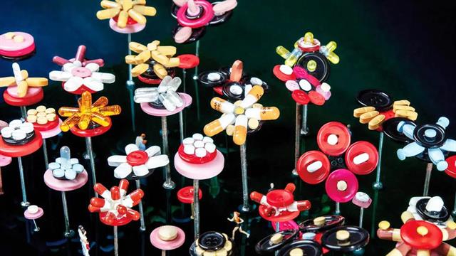 Από φάρμακα, έργα τέχνης