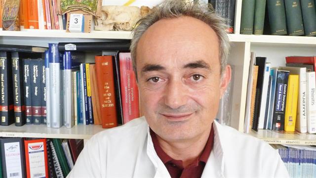 Ο γιατρός του ΕΣΥ που παραχωρεί το πατρικό του σε πλημμυροπαθείς