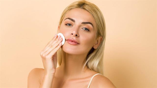 Γιατί πρέπει πάντα να αφαιρείτε το μακιγιάζ πριν τον ύπνο