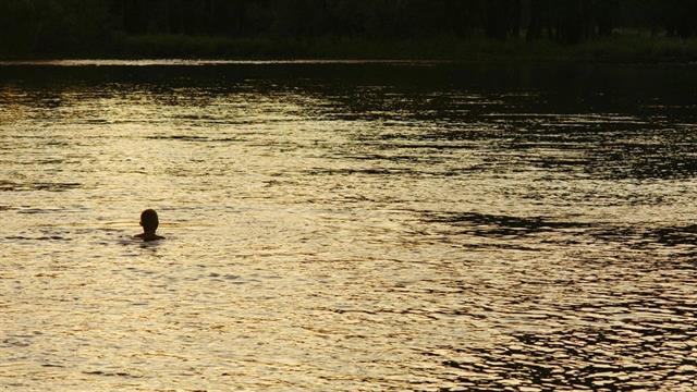 Τι είναι το βακτήριο Vibrio vulnificus, που μολύνει ενώ κολυμπάμε