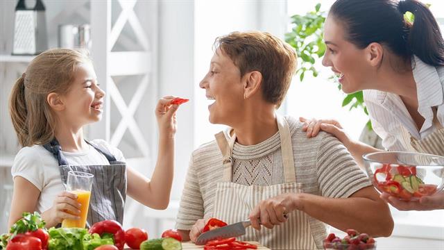 Οι κατάλληλες τροφές για κάθε δεκαετία της ζωής