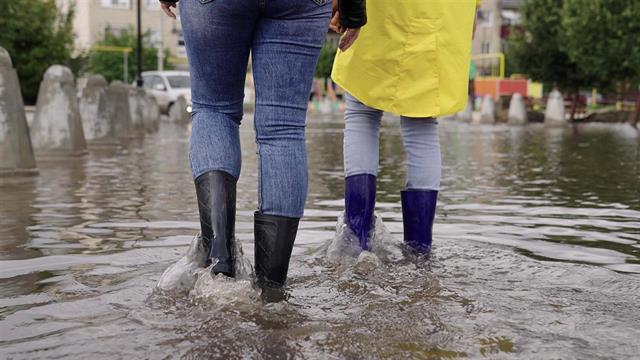Πλημμύρες: Ποιες είναι οι επιπτώσεις στο δέρμα