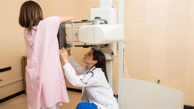 Γιατί μια γυναίκα να κάνει τομοσύνθεση αντί μαστογραφίας;