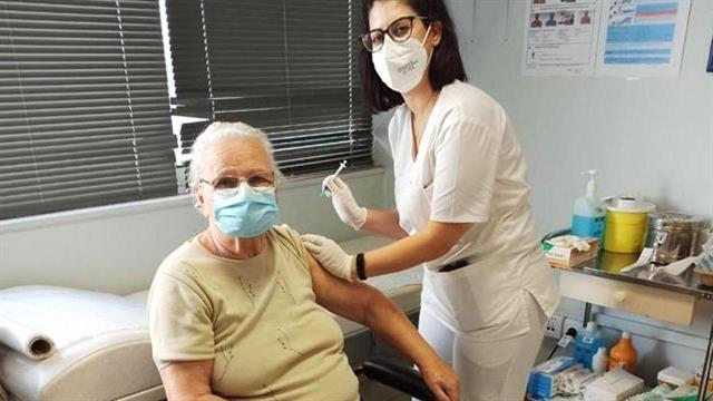 Αισθάνεσαι χάλια μετά τον εμβολιασμό κατά της CoViD; Μπορεί να είναι και καλό... [έρευνα]