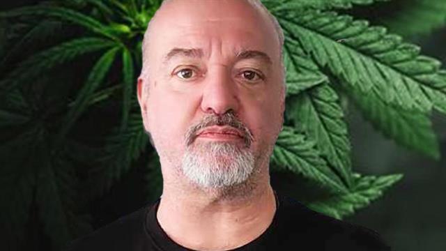Σταύρος Ακρίτας: Διαθέτει το μοναδικό φαρμακείο στην Ελλάδα που πουλά φαρμακευτική κάνναβη για ιατρική χρήση