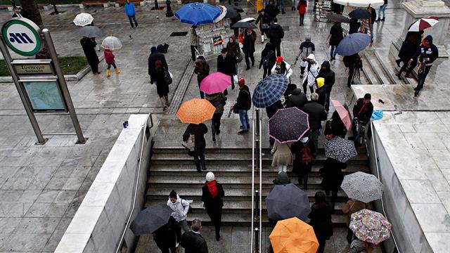 Εμβολιασμένοι - ανεμβολίαστοι: Πώς μάς δίχασε η πανδημία