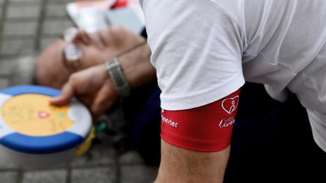 Τρία θύματα ανακοπής επέστρεψαν στη ζωή με ΚΑΡΠΑ και απινιδωτή σε πέντε μέρες