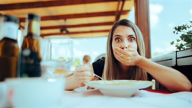 Γιατί έχω ναυτία μετά το φαγητό;