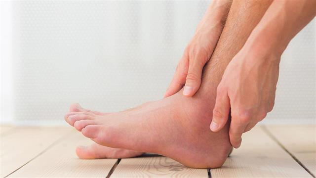 Γιατί είναι πρησμένα τα πόδια μου;