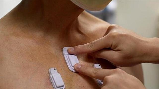 Ασύρματη συσκευή μινιατούρα ακούει το σώμα καλύτερα από το στηθοσκόπιο