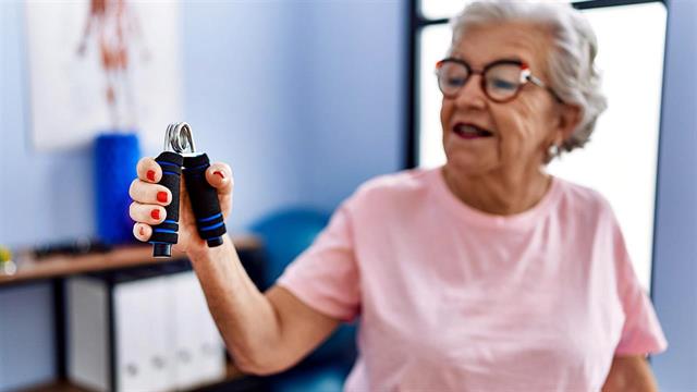 Ο χρόνος που μπαίνει μια γυναίκα στην εμμηνόπαυση επηρεάζει τη μυϊκή απώλεια [μελέτη]