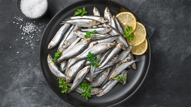 Τα λιπαρά ψάρια είναι πιθανό να ωφελούν ανθρώπους με οικογενειακό ιστορικό καρδιακής νόσου [μελέτη]