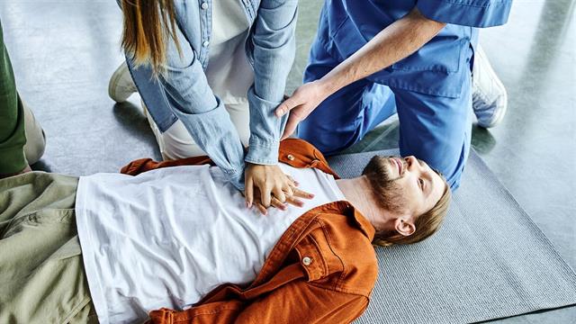 Δωρεάν μαθήματα διάσωσης για όλους από το ΕΚΑΒ - Πού και πότε θα γίνουν