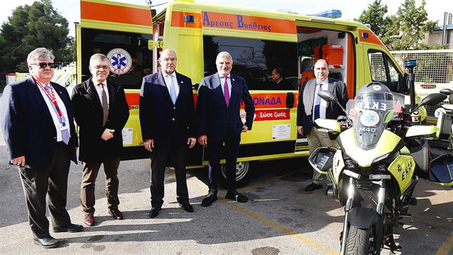 Παραλήφθηκαν από το ΕΚΑΒ 20 μηχανές και 8 κινητές μονάδες ταχείας επέμβασης