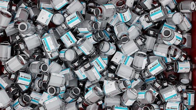 Covid: Εμβόλια αξίας 4 δισ. ευρώ κατέληξαν στα σκουπίδια της ΕΕ