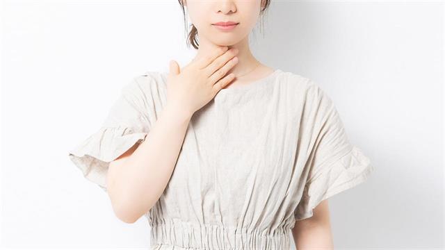 Η COVID φαίνεται πως παρέλυσε τις φωνητικές χορδές μιας έφηβης