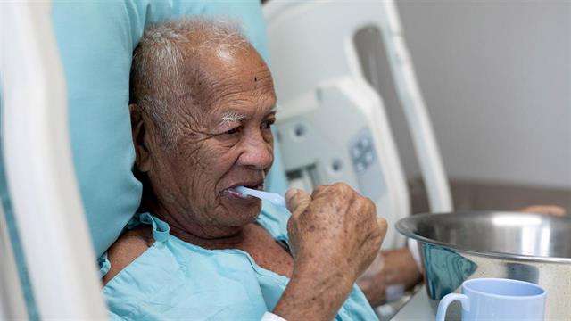 Πώς μπορεί η οδοντόβουρτσα να σώσει ζωές στη ΜΕΘ [μελέτη]