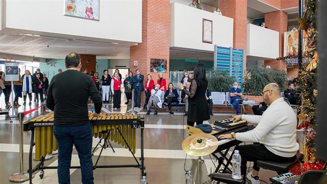 To μουσικό σχήμα Mesogeios απόλαυσαν εργαζόμενοι και ασθενείς του Νοσοκομείου Παπαγεωργίου