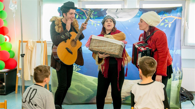 Τα καλικαντζαράκια των Χριστουγέννων δίπλα στα νοσηλευόμενα παιδιά του Γ.Ν. Παπαγεωργίου