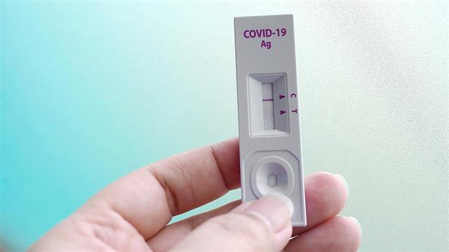 Θεσσαλονίκη: Μεγάλη η προσέλευση στις εφημερίες- Καλπάζει η υποπαραλλαγή JN1