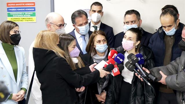 Λαϊκό: Εξιτήριο για την πρώτη ασθενή με μόσχευμα ζώντα δότη - Επίσκεψη υπουργού Υγείας