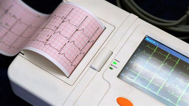 Μικροσκοπική συσκευή στο αυτί παρακολουθεί την υγεία της καρδιάς