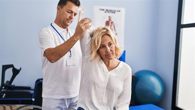 Αρθρίτιδα: Πόσο ωφελεί η διαλειμματική άσκηση σε εργαστήριο φυσικοθεραπείας [μελέτη]