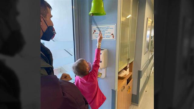 H Τριανταφυλλιά χτύπησε το καμπανάκι της νίκης μετά από σκληρή μάχη με τον καρκίνο