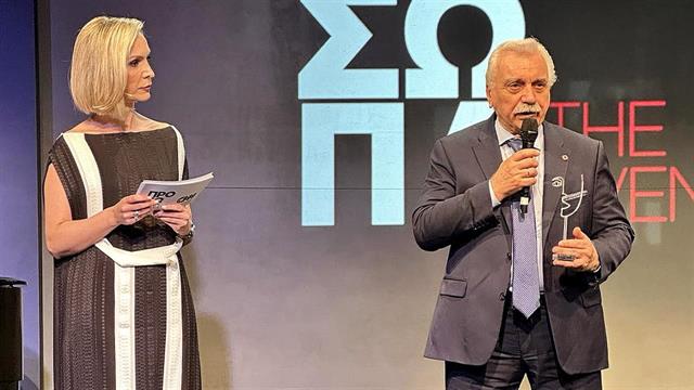 Ο πρόεδρος του ΕΕΣ τιμήθηκε στην εκδήλωση του CNN Greece για τον θεσμό Πρόσωπα
