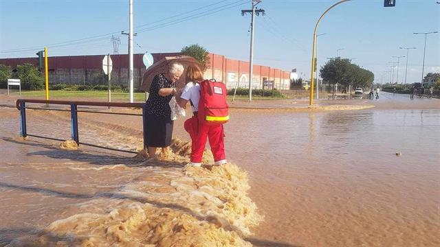 Ο Ελληνικός Ερυθρός Σταυρός ενισχύει οικονομικά  πλημμυροπαθή νοικοκυριά