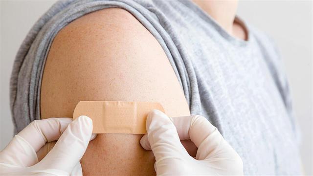 Εμβολιασμός σε διαφορετικά χέρια είναι πιθανό να αυξάνει την ανοσία [μελέτη]