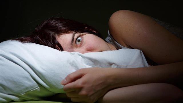 Γιατί κάποιοι άνθρωποι κοιμούνται με τα μάτια ανοιχτά