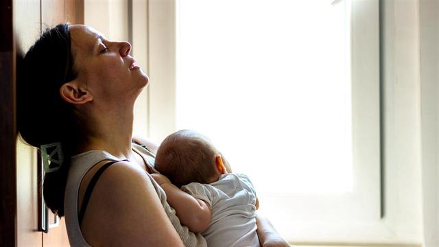 Η εκπαίδευση της μητέρας καταπολεμά την επιλόχεια κατάθλιψη [μελέτη]