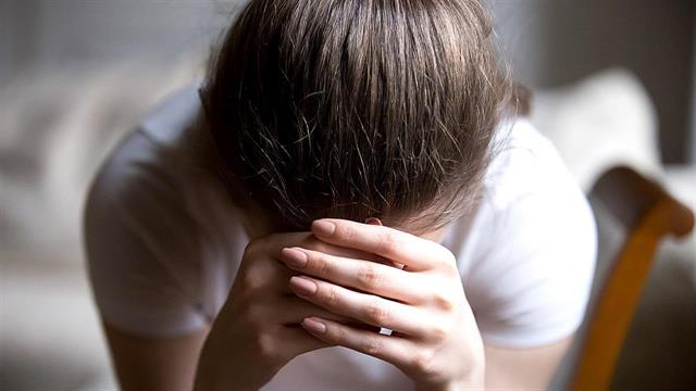 Σοβαρές υλικές και κοινωνικές στερήσεις για τους νέους στην Ελλάδα - Τρίτη χειρότερη ευρωπαϊκή θέση