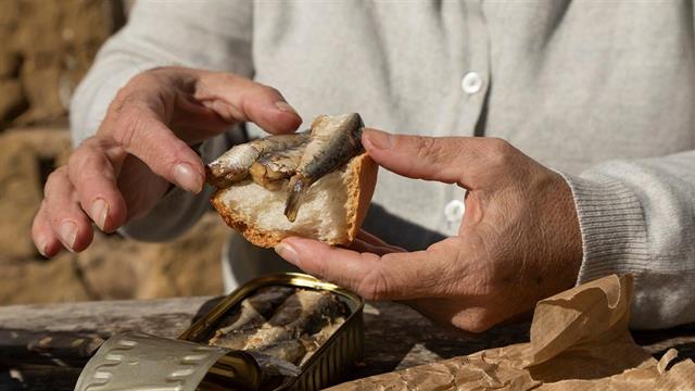 Η μεσογειακή διατροφή συνδέεται με χαμηλότερο κίνδυνο κατάθλιψης σε ηλικιωμένες [μελέτη]
