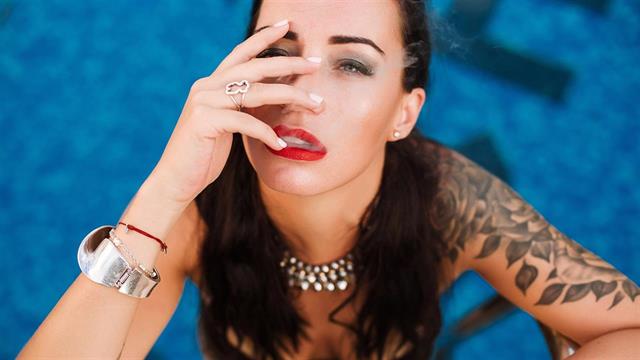 Καπνός τσιγάρου και ακτίνες UV καταστροφικός συνδυασμός για το δέρμα [μελέτη]